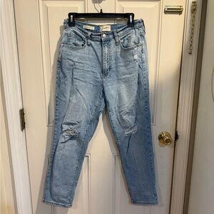 Universal Thread Light Blue High Rise Jeans